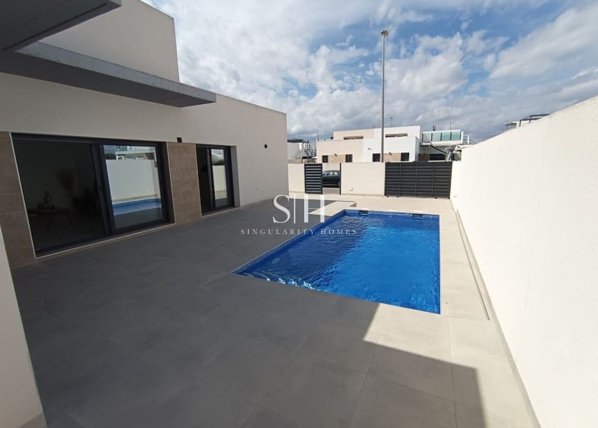 3 soveværelse Semi-Rækkehus til salg i Daya Nueva med swimmingpool - € 380.000 (Ref: 9603268)