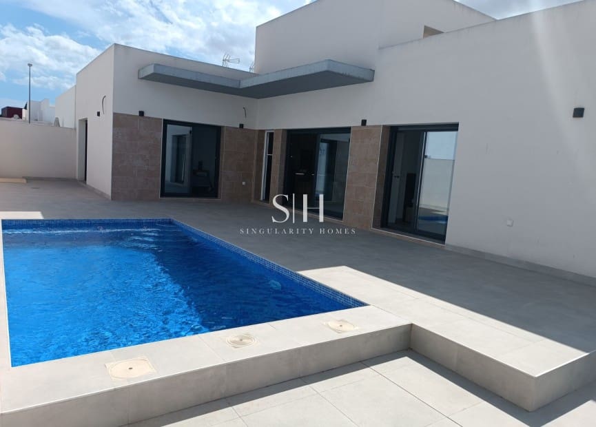 3 soveværelse Semi-Rækkehus til salg i Daya Nueva med swimmingpool - € 380.000 (Ref: 9603268)