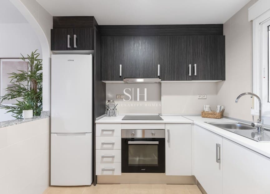 Apartamento de 2 habitaciones en Orihuela Costa en venta con piscina garaje - 202.500 € (Ref: 9606507)