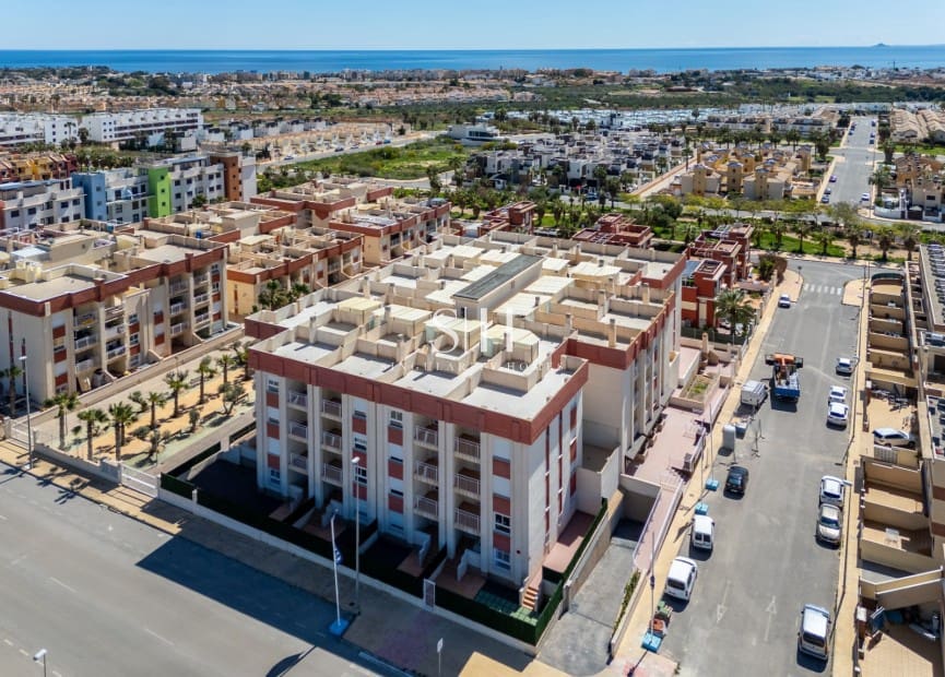 Apartamento de 2 habitaciones en Orihuela Costa en venta con piscina garaje - 202.500 € (Ref: 9606507)