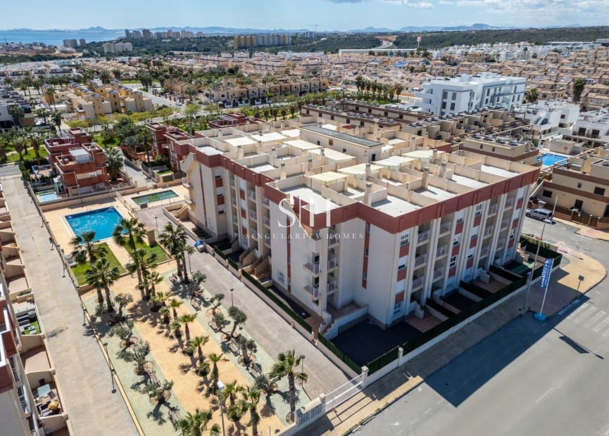 Apartamento de 2 habitaciones en Orihuela Costa en venta con piscina garaje - 202.500 € (Ref: 9606507)