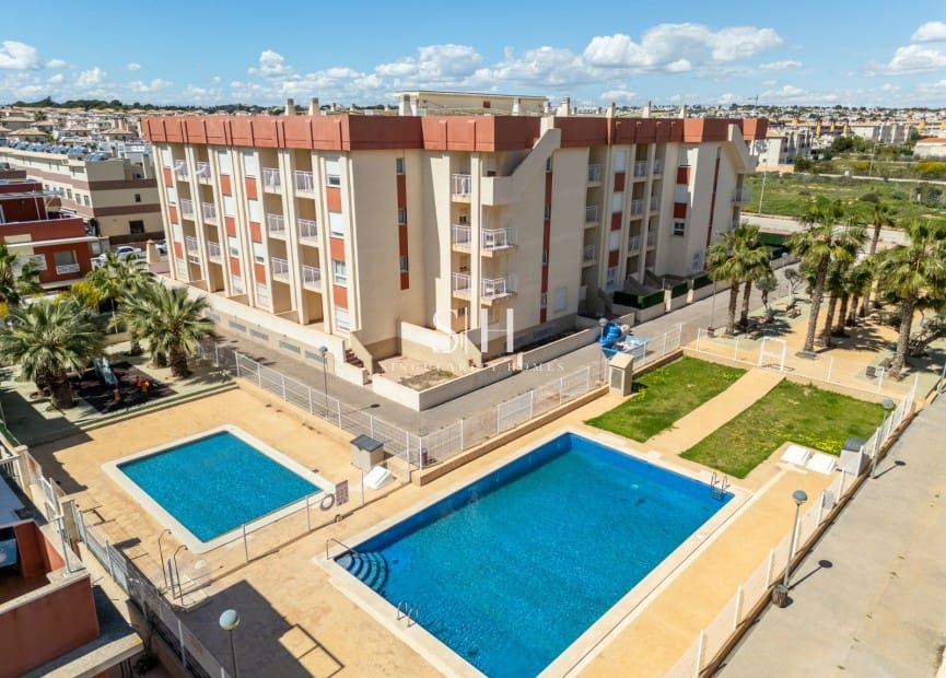 Apartamento de 2 habitaciones en Orihuela Costa en venta con piscina garaje - 202.500 € (Ref: 9606507)