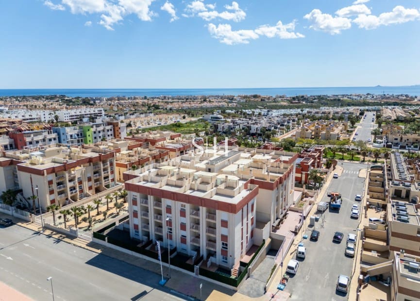 Apartamento de 2 habitaciones en Orihuela Costa en venta con piscina garaje - 202.500 € (Ref: 9606507)