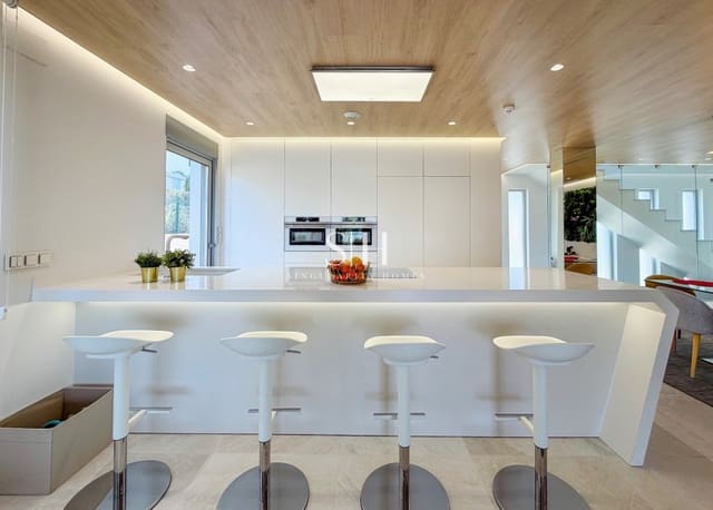 4 Zimmer Villa zu verkaufen in Campoamor, Orihuela mit Pool Garage - 1.890.000 € (Ref: 9613915)