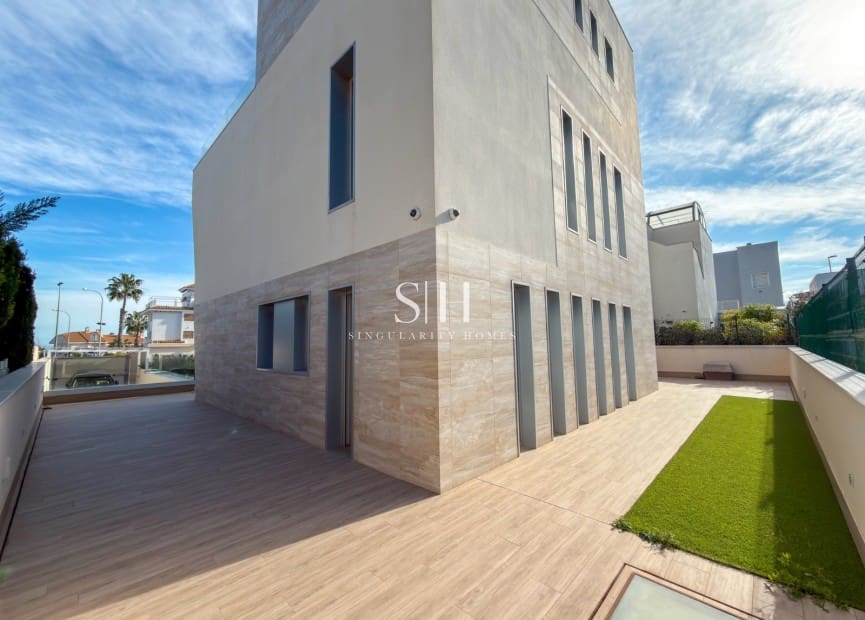 4 Zimmer Villa zu verkaufen in Campoamor mit Pool Garage - 1.890.000 € (Ref: 9613915)