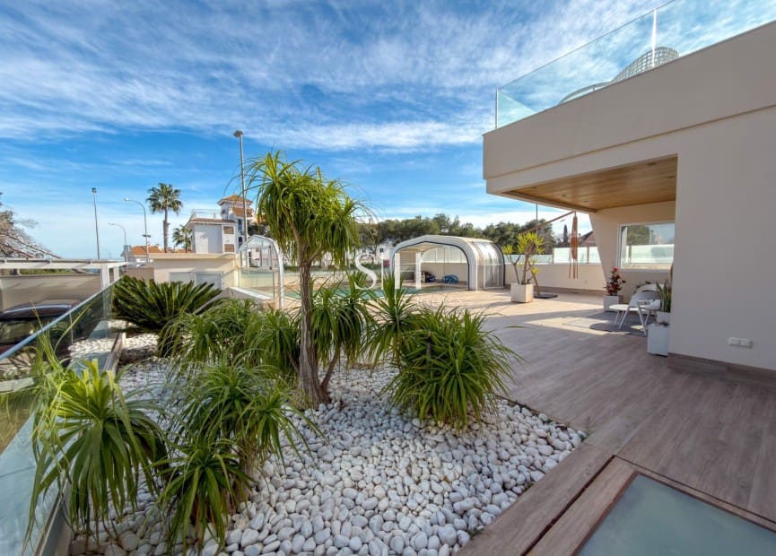 4 Zimmer Villa zu verkaufen in Campoamor mit Pool Garage - 1.890.000 € (Ref: 9613915)