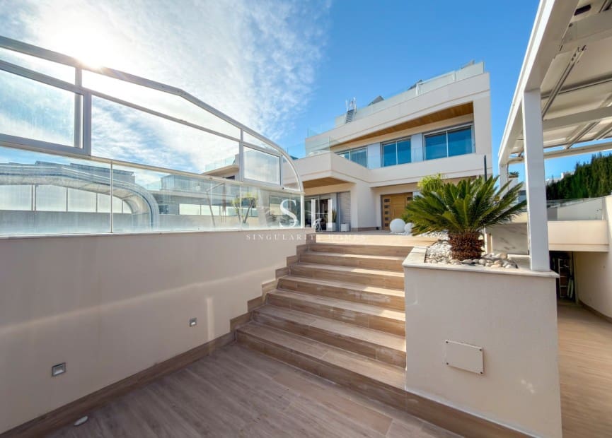 4 Zimmer Villa zu verkaufen in Campoamor mit Pool Garage - 1.890.000 € (Ref: 9613915)