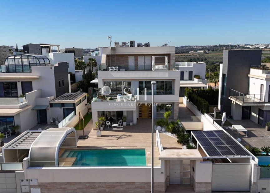 4 Zimmer Villa zu verkaufen in Campoamor mit Pool Garage - 1.890.000 € (Ref: 9613915)