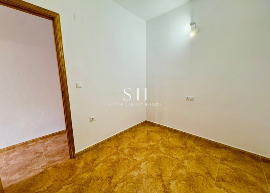 2 quarto Apartamento para venda em Torrevieja com piscina - 132 000 € (Ref: 9614138)