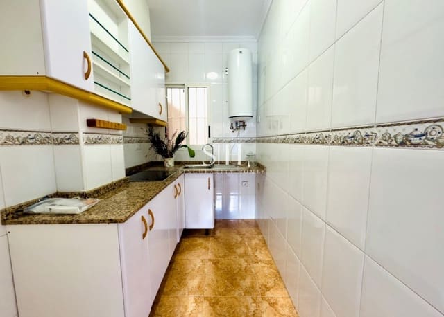 Apartamento de 2 habitaciones en Puerto Deportivo, Torrevieja en venta con piscina - 132.000 € (Ref: 9614138)