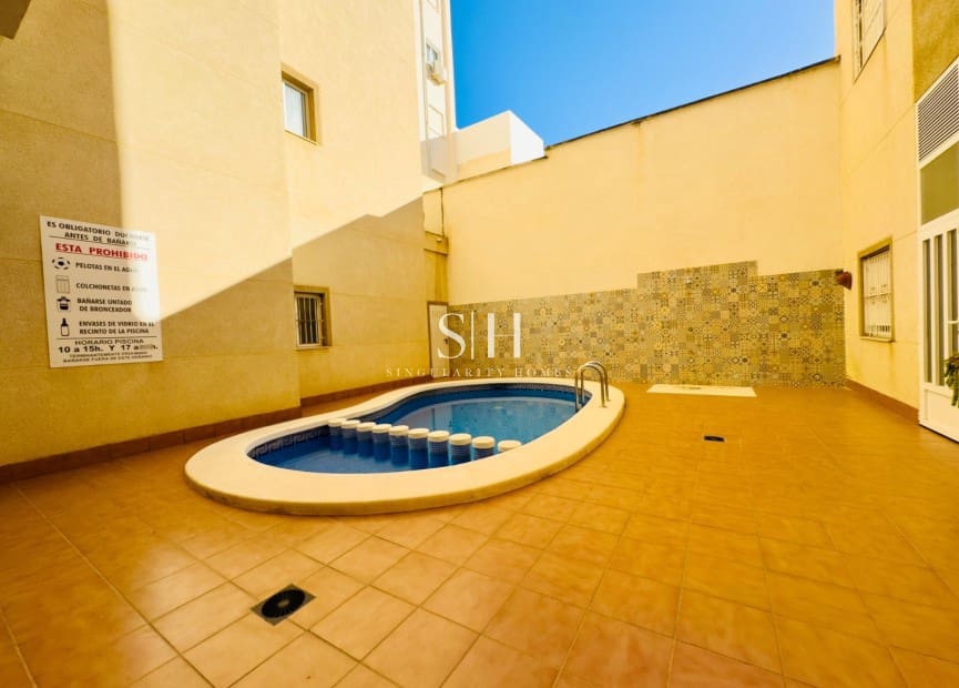 2 quarto Apartamento para venda em Torrevieja com piscina - 132 000 € (Ref: 9614138)