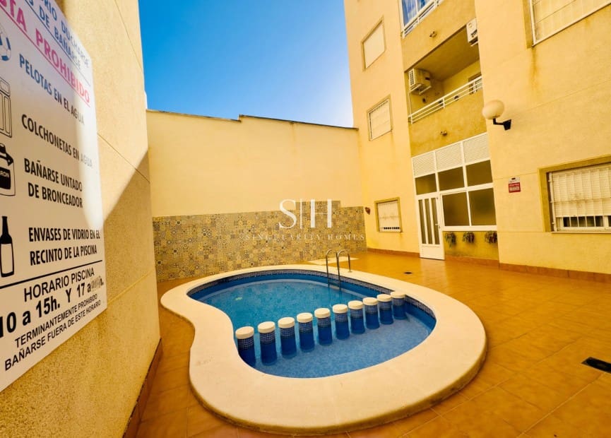 2 quarto Apartamento para venda em Torrevieja com piscina - 132 000 € (Ref: 9614138)