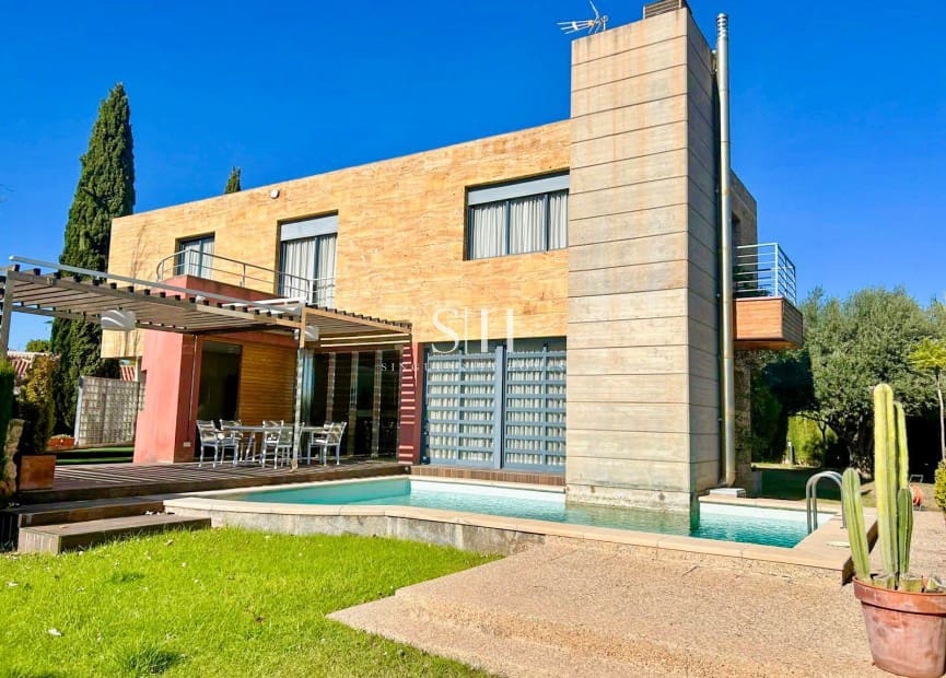 4 bedroom Villa for sale in Campoamor with pool garage - € 1,300,000 (Ref: 9617899)