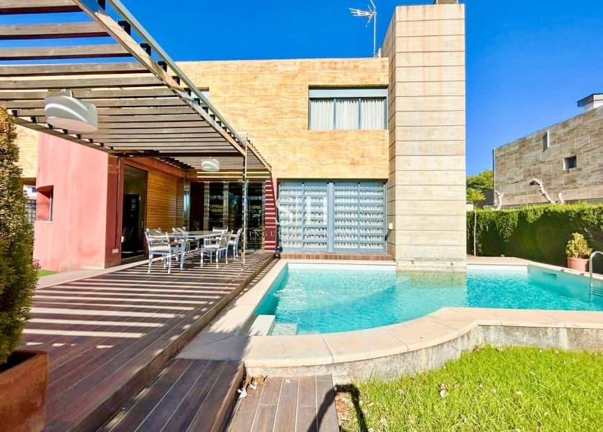 4 bedroom Villa for sale in Campoamor with pool garage - € 1,300,000 (Ref: 9617899)