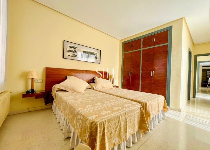 4 bedroom Villa for sale in Campoamor with pool garage - € 1,300,000 (Ref: 9617899)