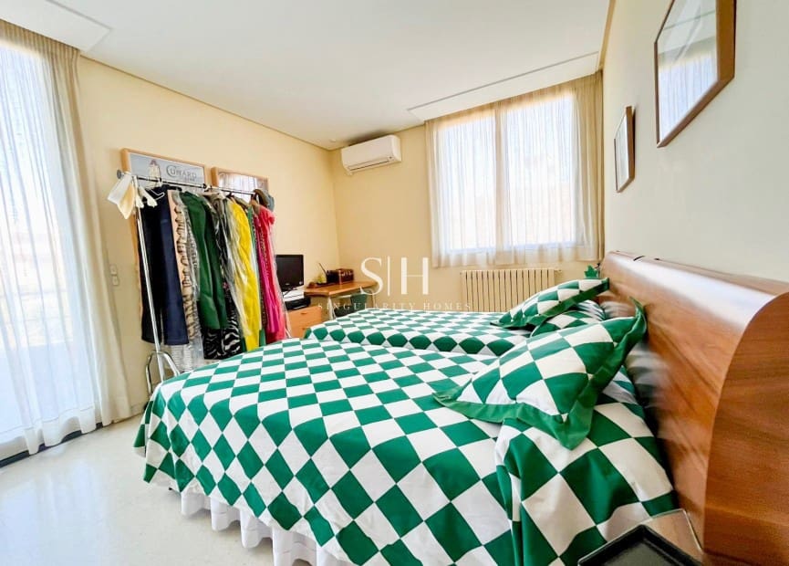 4 bedroom Villa for sale in Campoamor with pool garage - € 1,300,000 (Ref: 9617899)