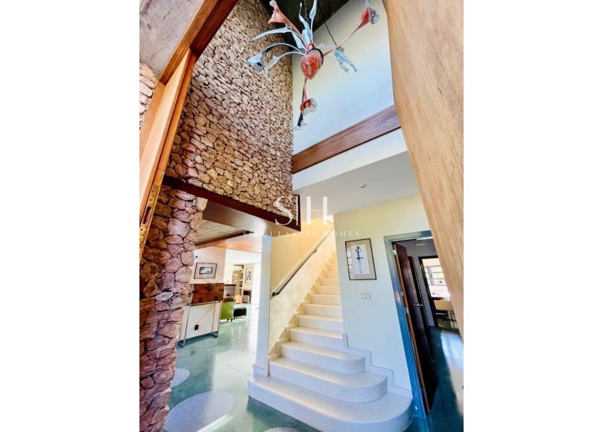 4 bedroom Villa for sale in Campoamor with pool garage - € 1,300,000 (Ref: 9617899)