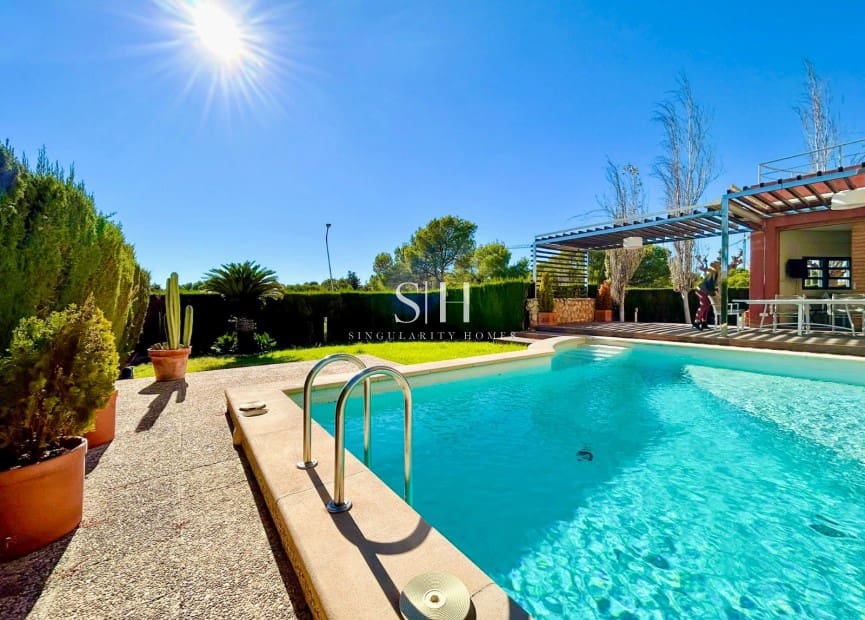 4 bedroom Villa for sale in Campoamor with pool garage - € 1,300,000 (Ref: 9617899)