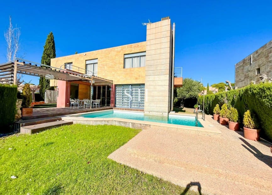 4 bedroom Villa for sale in Campoamor with pool garage - € 1,300,000 (Ref: 9617899)
