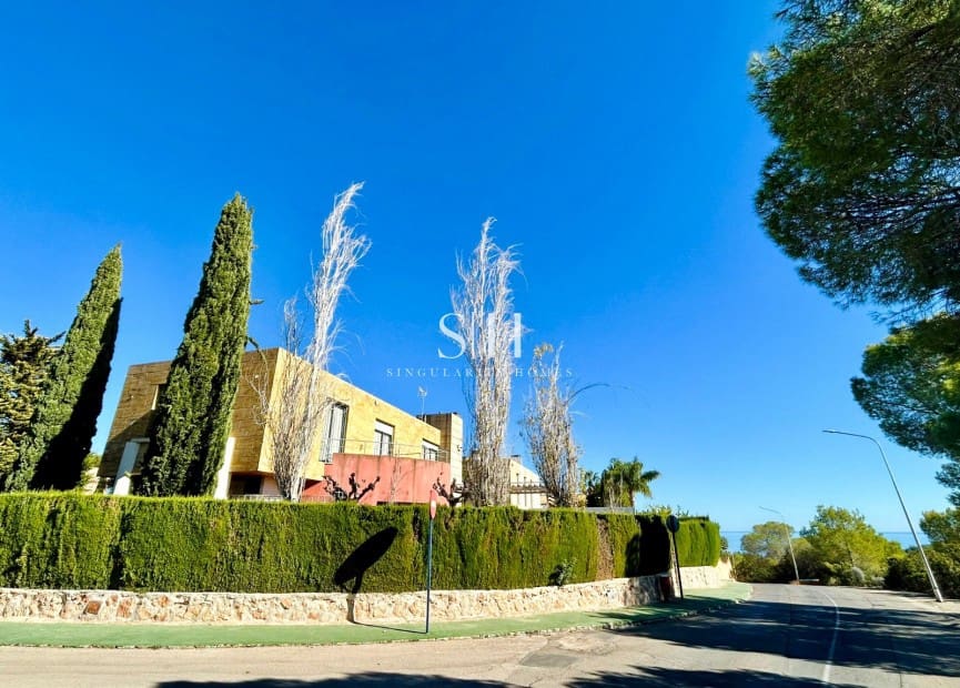 4 bedroom Villa for sale in Campoamor with pool garage - € 1,300,000 (Ref: 9617899)