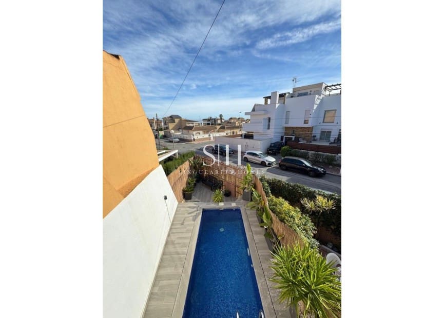 3 makuuhuone Huvila myytävänä paikassa Torrevieja mukana uima-altaan - 249 900 € (Ref: 9618164)