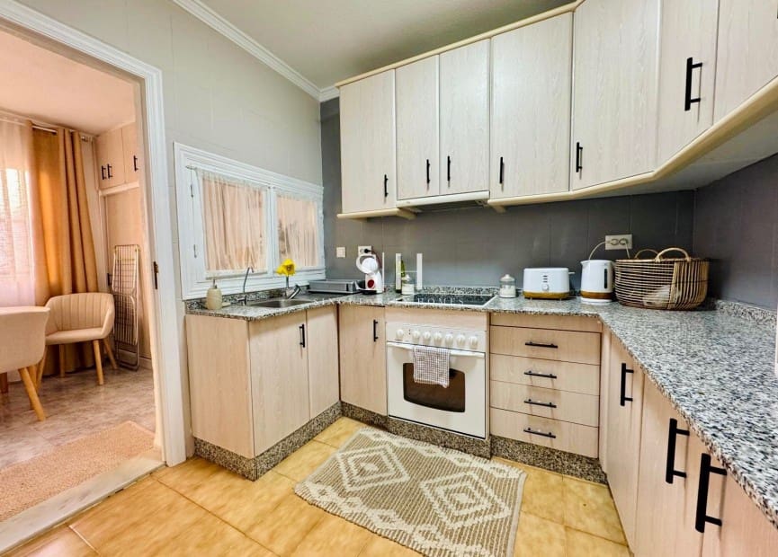 3 makuuhuone Huvila myytävänä paikassa Torrevieja mukana uima-altaan - 249 900 € (Ref: 9618164)