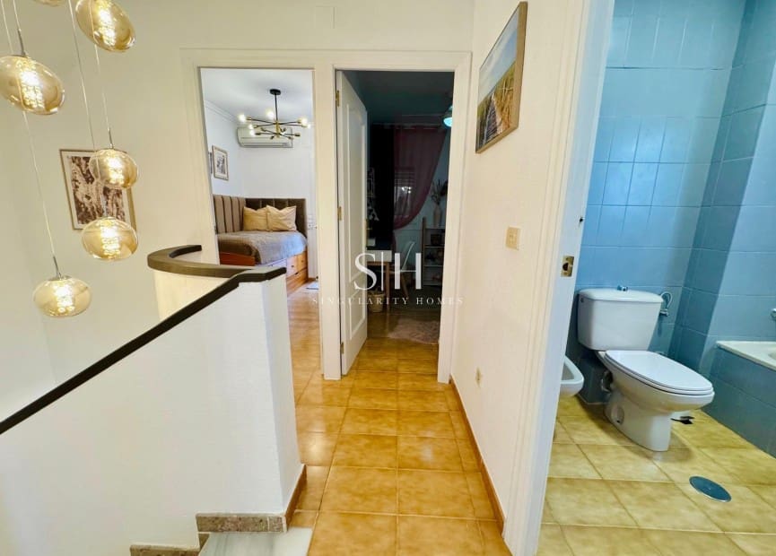 3 makuuhuone Huvila myytävänä paikassa Torrevieja mukana uima-altaan - 249 900 € (Ref: 9618164)