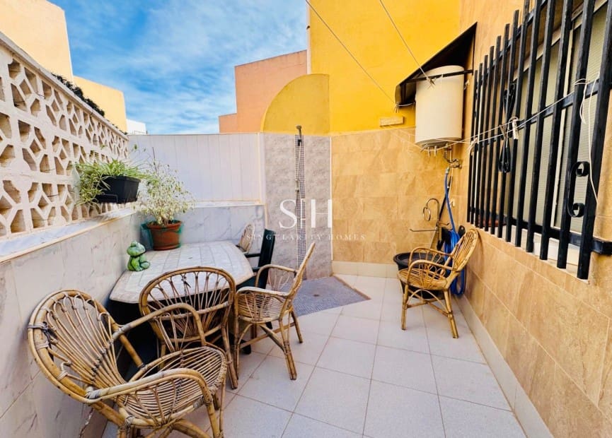 3 makuuhuone Huvila myytävänä paikassa Torrevieja mukana uima-altaan - 249 900 € (Ref: 9618164)