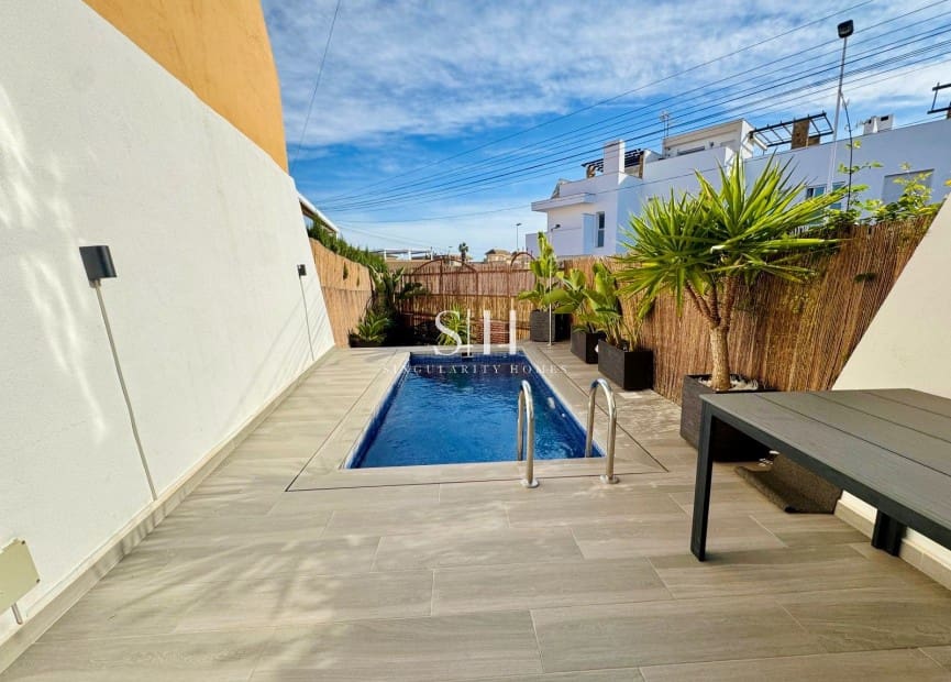 3 makuuhuone Huvila myytävänä paikassa Torrevieja mukana uima-altaan - 249 900 € (Ref: 9618164)