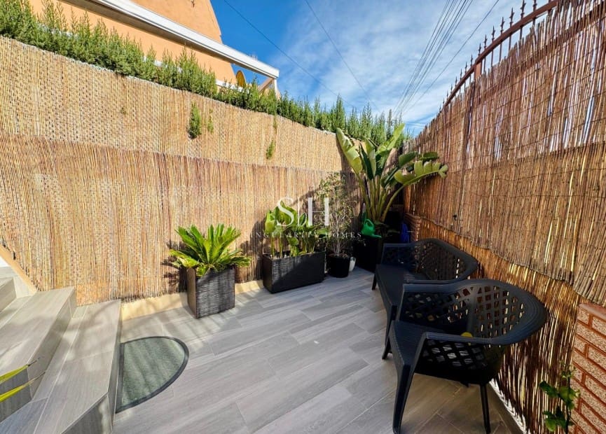 3 makuuhuone Huvila myytävänä paikassa Torrevieja mukana uima-altaan - 249 900 € (Ref: 9618164)