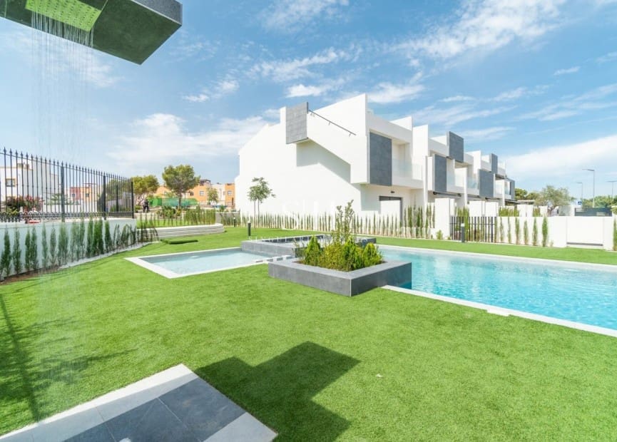 2 sovrum Bungalow till salu i Los Balcones med pool garage - 340 000 € (Ref: 9631525)