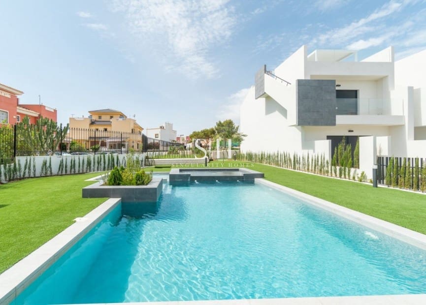 2 sovrum Bungalow till salu i Los Balcones med pool garage - 340 000 € (Ref: 9631525)
