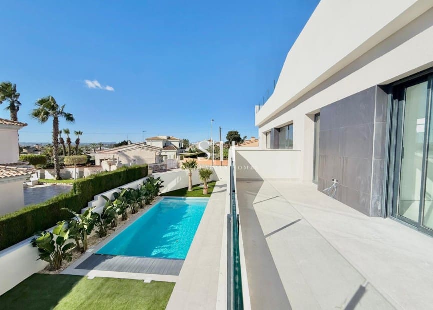 3 sypialnia Willa na sprzedaż w Ciudad Quesada z basenem - 879 000 € (Ref: 9656840)