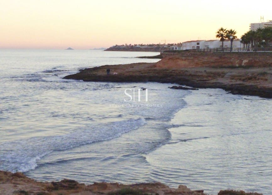 2 sypialnia Bungalow na sprzedaż w Los Balcones z basenem garażem - 272 000 € (Ref: 9665236)