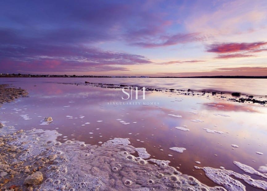 2 sypialnia Bungalow na sprzedaż w Los Balcones z basenem garażem - 272 000 € (Ref: 9665236)