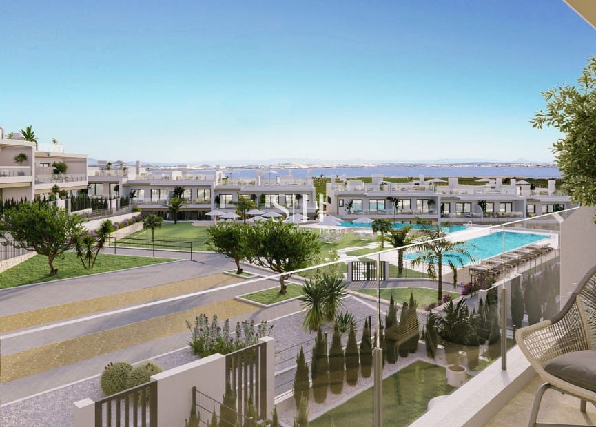 2 sypialnia Bungalow na sprzedaż w Los Balcones z basenem garażem - 272 000 € (Ref: 9665236)