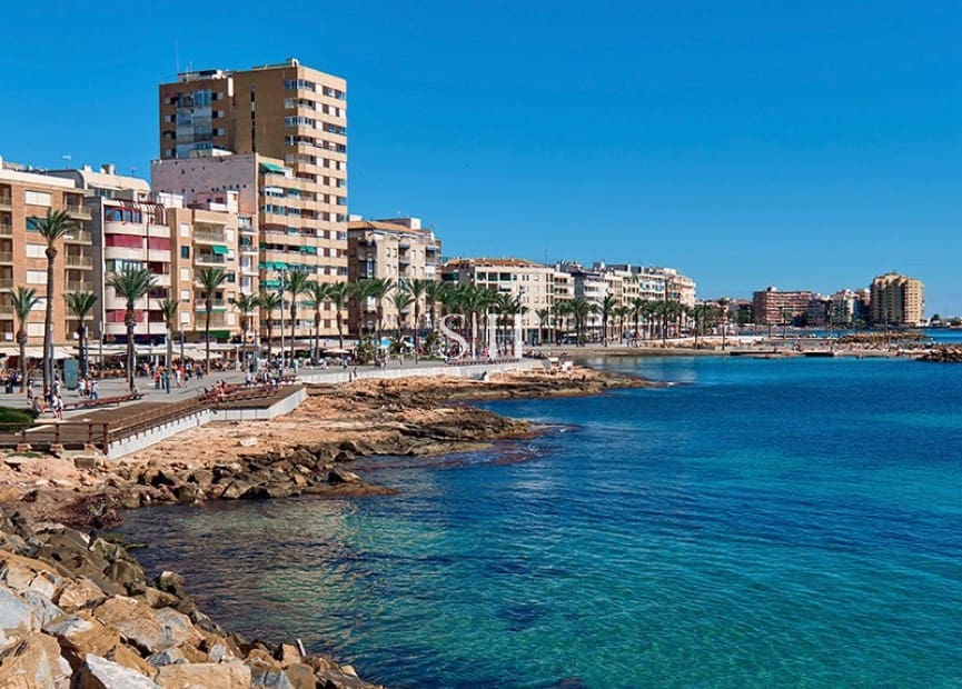 2 sypialnia Bungalow na sprzedaż w Los Balcones z basenem garażem - 272 000 € (Ref: 9665236)