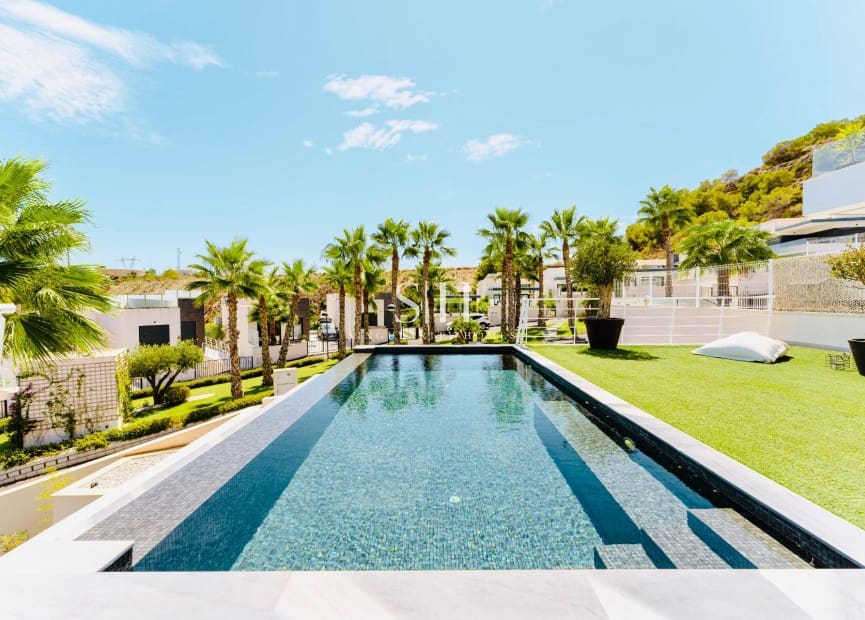 5 bedroom Villa for sale in San Miguel de Salinas with pool garage - € 780,000 (Ref: 9685503)