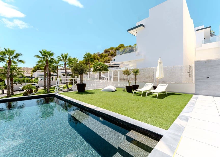 5 bedroom Villa for sale in San Miguel de Salinas with pool garage - € 780,000 (Ref: 9685503)