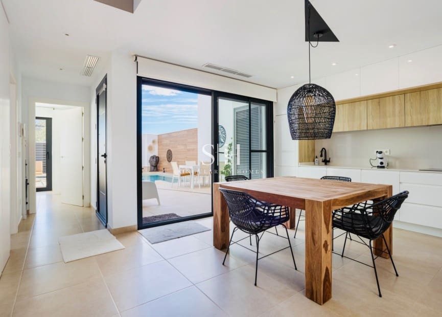 3 soveværelse Rækkehus til salg i Benijofar med swimmingpool garage - € 439.000 (Ref: 9685504)