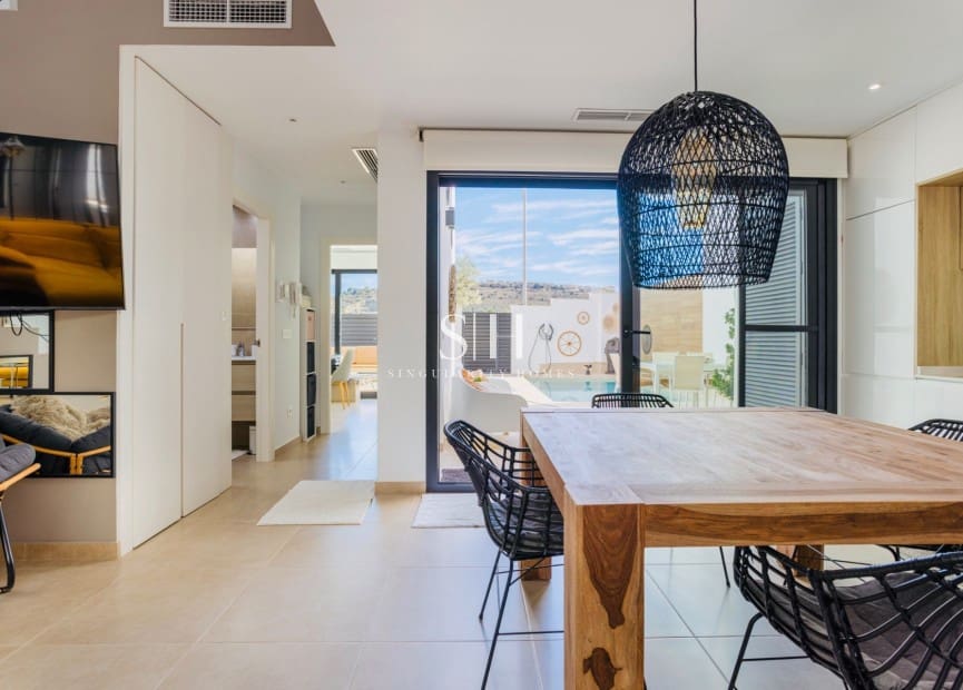 3 soveværelse Rækkehus til salg i Benijofar med swimmingpool garage - € 439.000 (Ref: 9685504)