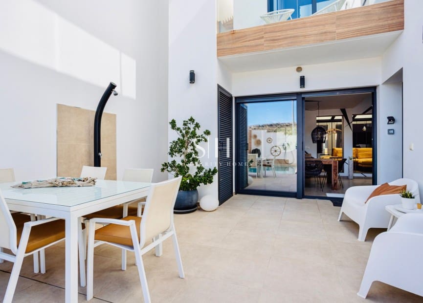 3 soveværelse Rækkehus til salg i Benijofar med swimmingpool garage - € 439.000 (Ref: 9685504)