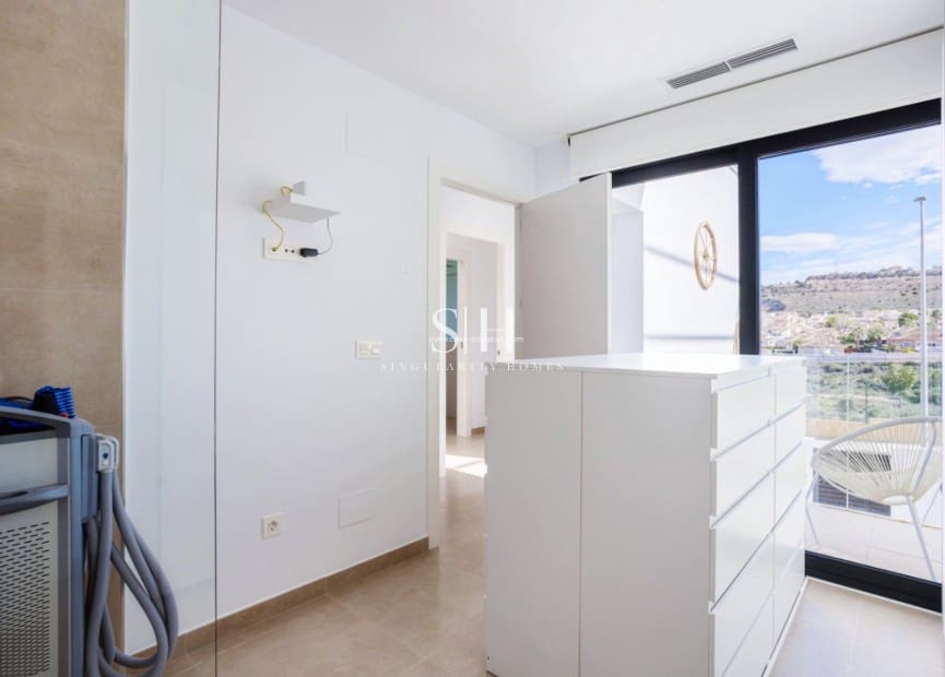 3 soveværelse Rækkehus til salg i Benijofar med swimmingpool garage - € 439.000 (Ref: 9685504)