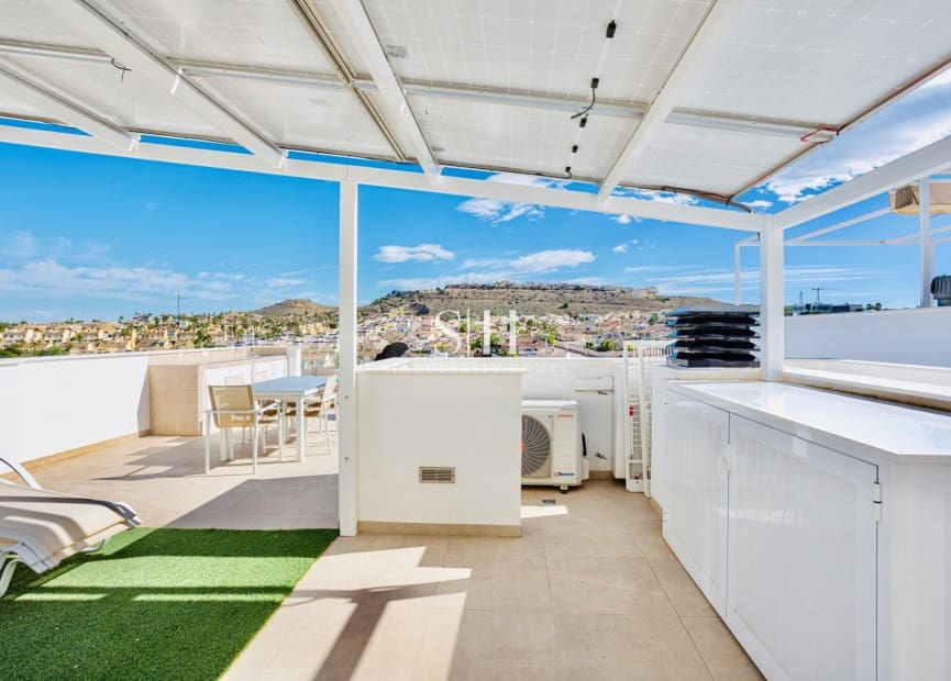 3 soveværelse Rækkehus til salg i Benijofar med swimmingpool garage - € 439.000 (Ref: 9685504)