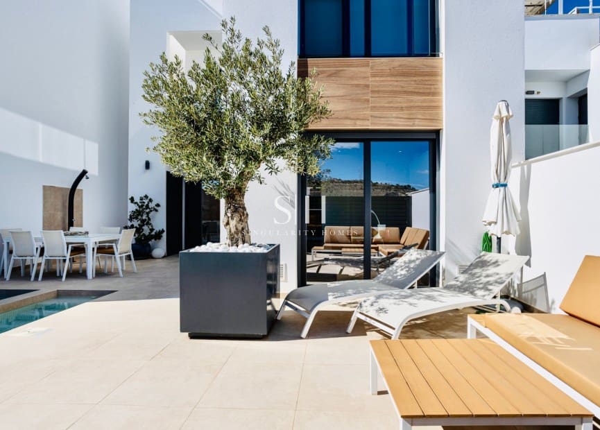 3 soveværelse Rækkehus til salg i Benijofar med swimmingpool garage - € 439.000 (Ref: 9685504)