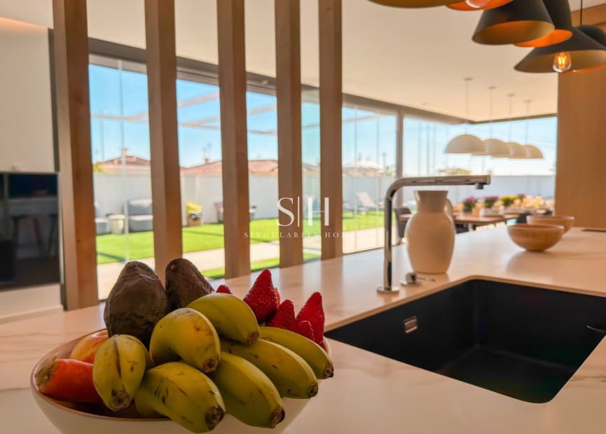 3 bedroom Villa for sale in San Fulgencio with pool garage - € 995,000 (Ref: 9689953)