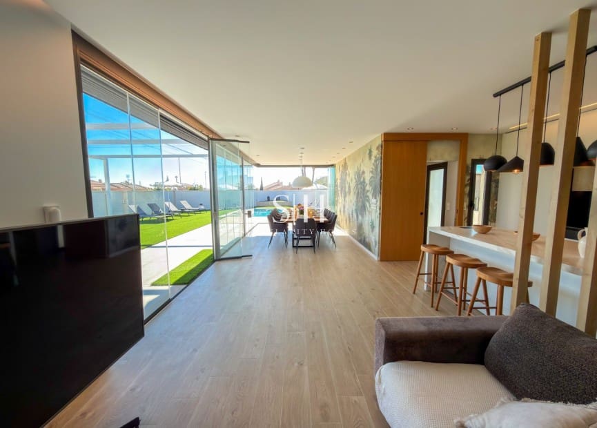 3 bedroom Villa for sale in San Fulgencio with pool garage - € 995,000 (Ref: 9689953)