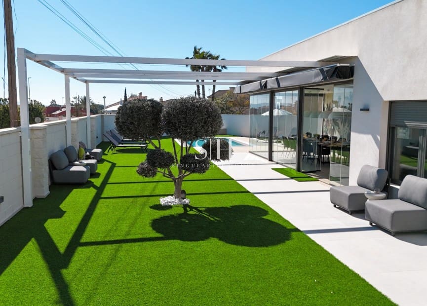 3 bedroom Villa for sale in San Fulgencio with pool garage - € 995,000 (Ref: 9689953)