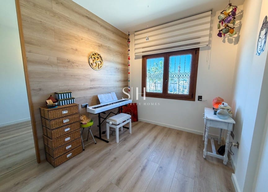 3 bedroom Villa for sale in San Fulgencio with pool garage - € 995,000 (Ref: 9689953)