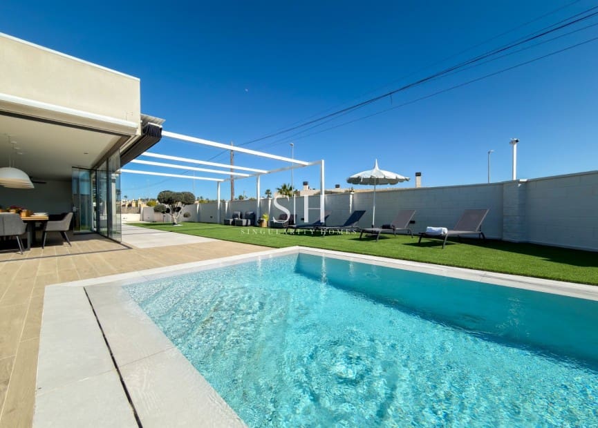 3 bedroom Villa for sale in San Fulgencio with pool garage - € 995,000 (Ref: 9689953)